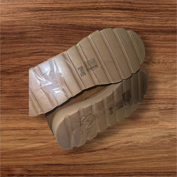 Michael Kors Winnie Bootie - Picture 4 of 5